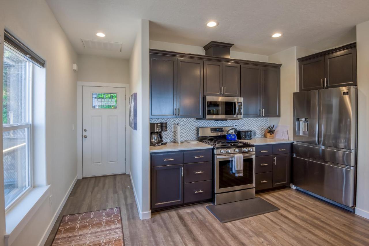 Oceanview Townhome - Pet Friendly - Sleeps 6 - King Depoe Bay Exteriör bild